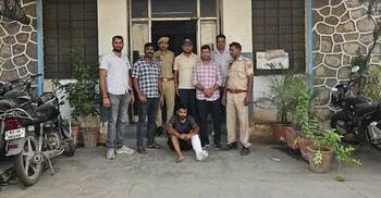 স্ত্রীর বিলাসী চাহিদা মেটাতে চাকরি ছেড়ে চুরি বিবিএ পাশ যুবকের