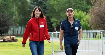 প্রতিশ্রুতি রেখেছেন ম্যাকেঞ্জি, দান করলেন ৭ বিলিয়ন ডলার