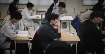 ইংরেজি প্রশ্ন ‘ভয়াবহ কঠিন’, বিতর্কের মুখে দ. কোরিয়ায় ভর্তিপরীক্ষা প্রধানের পদত্যাগ