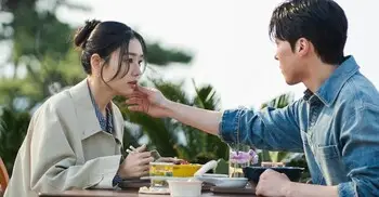 গ্রিন ফ্ল্যাগ চেনার উপায়, সম্পর্কের নতুন ট্রেন্ড ‘লাউড লুকিং’