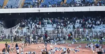 মেসিকে দেখতে না পেরে সল্টলেক স্টেডিয়ামে ভাঙচুর চালালেন দর্শকরা