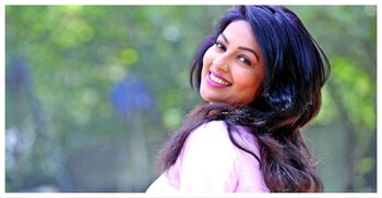 যুক্তরাষ্ট্র থেকে সুখবর দিলেন মোনালিসা