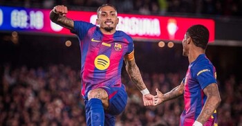 রাফিনহার জোড়া গোলে রিয়ালের সঙ্গে ব্যবধান বাড়ালো বার্সেলোনা