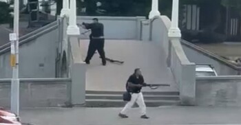 অস্ট্রেলিয়ায় বন্দুক হামলার সন্দেহভাজনরা ভারতীয়-অস্ট্রেলীয় নাগরিক?