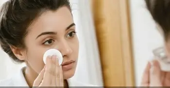 শীতে ত্বকের ক্ষতি এড়াতে মেকআপ তুলতে সতর্ক থাকুন