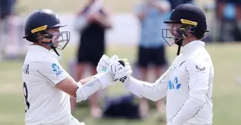    ৯৫ বছরের রেকর্ড ভাঙলেন লাথাম-কনওয়ে