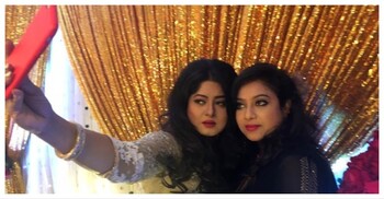 যুক্তরাষ্ট্রে মৌসুমী-শাবনূরের আবেগঘন পুনর্মিলন