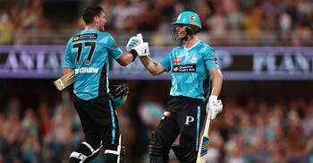 রান তাড়ায় ইতিহাস, পার্থকে স্তব্ধ করে দিলো ব্রিসবেন