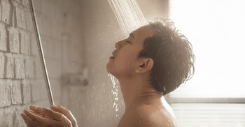 শীতে গোসলে যে ভুল করলে হতে পারে হার্ট অ্যাটাক