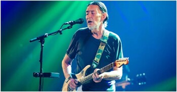 ব্রিটিশ রক ও ব্লুজ গায়ক ক্রিস রি আর নেই