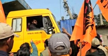 পশ্চিমবঙ্গ সীমান্তে বিক্ষোভ, আটকানো হলো বাংলাদেশমুখী পণ্যবাহী ট্রাক