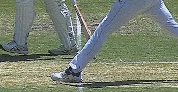 মেলবোর্নে নো-বল বিতর্ক, ক্ষুব্ধ গ্যালারির সমর্থকরা