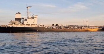 ৪০ লাখ লিটার তেলসহ বিদেশি জাহাজ জব্দ করলো ইরান