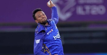 প্রথম বলে উইকেট নিয়ে সাকিবের কিপ্টে বোলিং