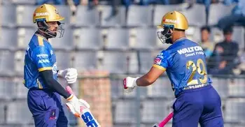 কোনোমতে ১২২ রান ঢাকার বোর্ডে