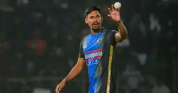 রেকর্ড গড়ে মোস্তাফিজের ৪০০