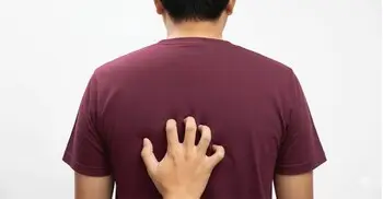 পিঠ চুলকে ঘণ্টায় আয় ১২ হাজার টাকা