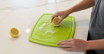 চপিং বোর্ড পরিষ্কার রাখার সহজ উপায়