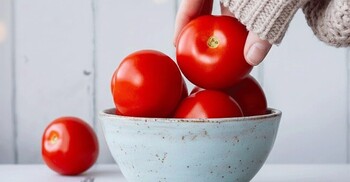 টমেটো ফ্রিজে রাখলেই পচে যায়, সংরক্ষণ করবেন যেভাবে