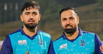 এবার আন্তর্জাতিক ক্রিকেটে চোখ বাবা-ছেলের