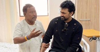 হৃদরোগে আক্রান্ত ‘বাইক অ্যাম্বুলেন্স দাদা’, হাসপাতালে দেখতে গেলেন দেব