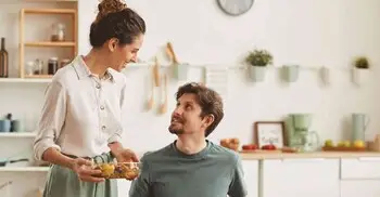 কীভাবে একজন ভালো সঙ্গী হয়ে উঠবেন