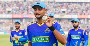 দুর্দান্ত বোলিংয়ে শরিফুলের ‘প্রথম’