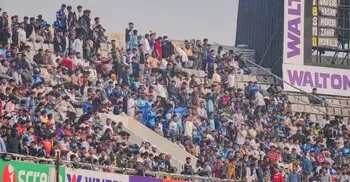 ঢাকায় বিপিএল ‘ফেরার’ দিনে দর্শকদের উপচে পড়া ভিড়