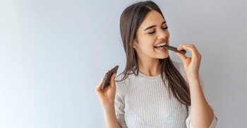 কিসের অভাবে বাববার চকলেট খেতে মন চায়