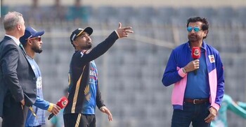 টস জিতে ফিল্ডিংয়ে ঢাকা
