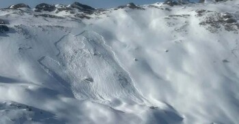 অস্ট্রিয়ার আল্পস পর্বতমালায় তুষারধসে নিহত ৫