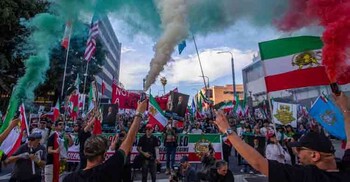 ইরানে বিক্ষোভকারীদের সমর্থনে যুক্তরাষ্ট্রে হাজারো মানুষের মিছিল