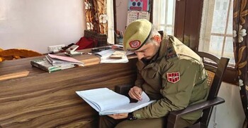 কাশ্মীরে মসজিদে কারা নামাজ পড়েন, তালিকা করছে মোদী সরকার