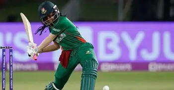 স্বর্ণার তাণ্ডবে বাংলাদেশের ছক্কার রেকর্ড