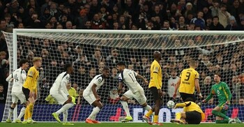 ১০ জনের ডর্টমুন্ডকে হারিয়ে স্বস্তির হাসি টটেনহ্যামের