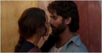 ঝড় তুলেছে শহিদ কাপুর ও তৃপ্তি দিমরির ভয়ংকর প্রেমকাহিনি