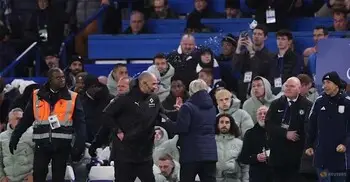 বোতল ছোড়ার ঘটনায় চেলসিকে দেড় লাখ পাউন্ড জরিমানা