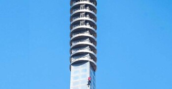 নিরাপত্তা ছাড়াই ১০১ তলা ভবন আরোহণ, নেটফ্লিক্সে সরাসরি সম্প্রচার