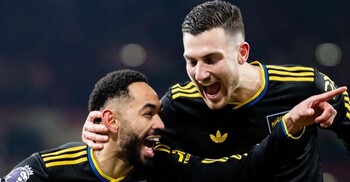 ৫ গোলের থ্রিলারে ম্যানইউর জয়ে চাপে আর্সেনাল