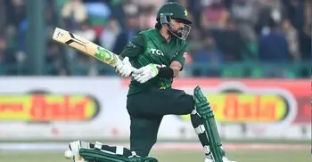 কোহলিকে টপকে শীর্ষে বাবর