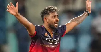 আইপিএল খেলতে বাধা দেওয়ায় বোর্ডের বিরুদ্ধে মামলা লঙ্কান পেসারের