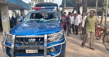 তিস্তায় ইউপি চেয়ারম্যান-পুলিশের ওপর পাথর উত্তোলনকারীদের হামলা