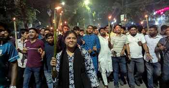 তিস্তা মহাপরিকল্পনা বাস্তবায়নে জবি শিক্ষার্থীদের মশাল মিছিল