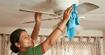 ভুল পদ্ধতিতে সিলিং ফ্যান পরিষ্কার করছেন না তো, জেনে নিন সঠিক উপায়