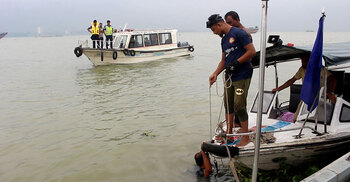 মায়ের মরদেহ উদ্ধার, খোঁজ মেলেনি দুই মেয়ের