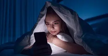 ঘুমের আগে রিলস দেখার অভ্যাসে বাড়ছে উচ্চ রক্তচাপের ঝুঁকি