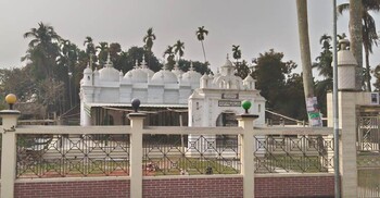 ঐতিহ্যের মহিমায় টিকে আছে ভাংনী বাজার মসজিদ