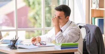 একটানা ডেস্কে বসে কাজে কমছে পুরুষের শুক্রাণুর মান