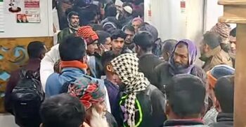 ঘনকুয়াশায় লঞ্চ চলাচল বন্ধ, রাতভর যাত্রীদের চরম ভোগান্তি