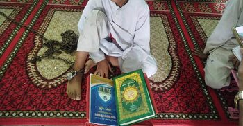 বাড়ি যাওয়ায় কওমি মাদরাসায় শিশুকে পায়ে শিকল বেঁধে পাঠদান